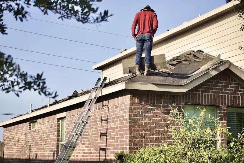 Professional roofer working on a residential roof in Schellenger Landing